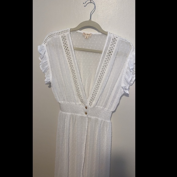 White cover up - Picture 2 of 3